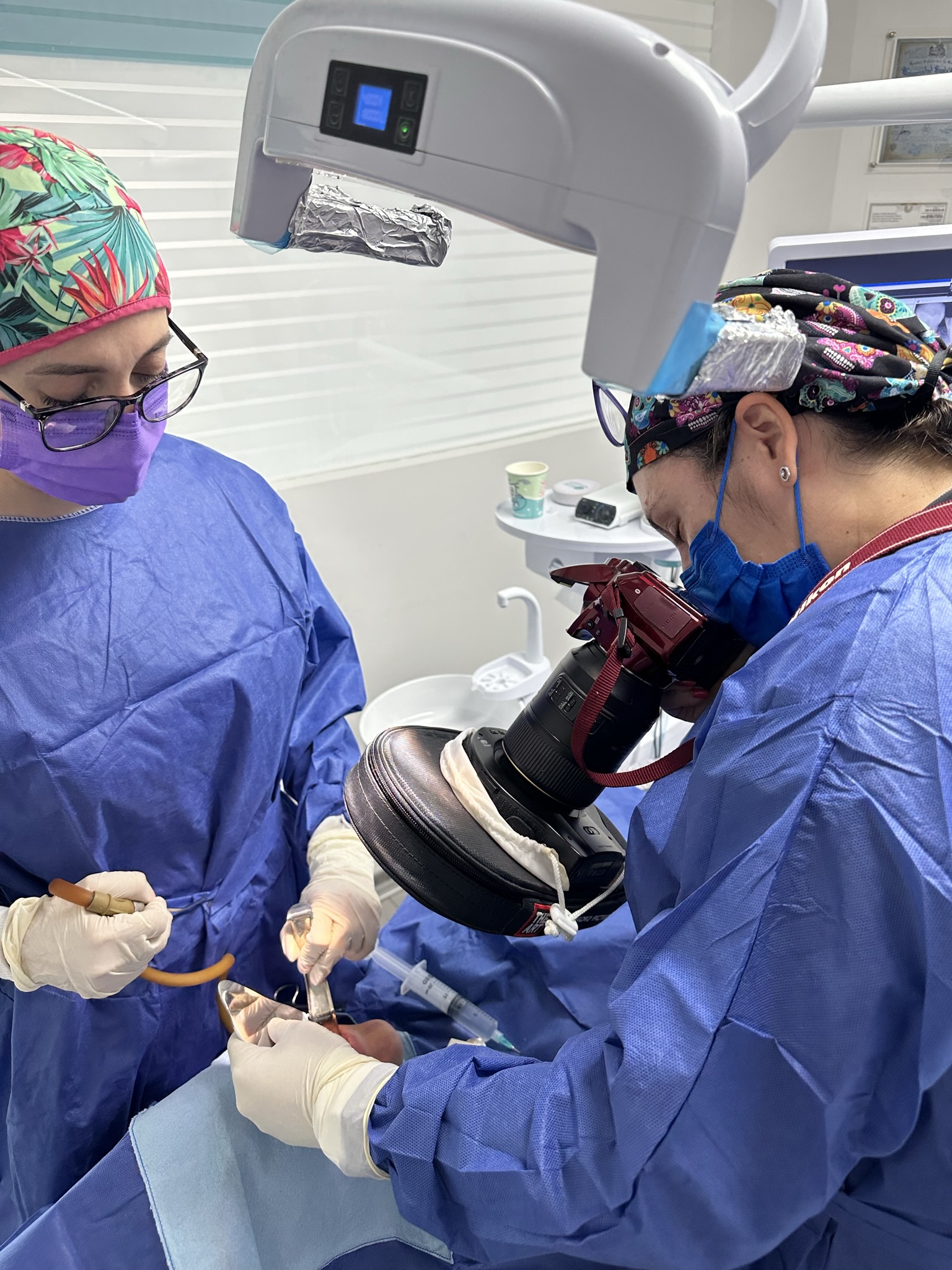 Especialista en implantes dentales CDMX — Smile Implant Center